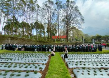 Mahsiswa Farmasi Unissula Belajar Tanaman Obat di Tawangmangu