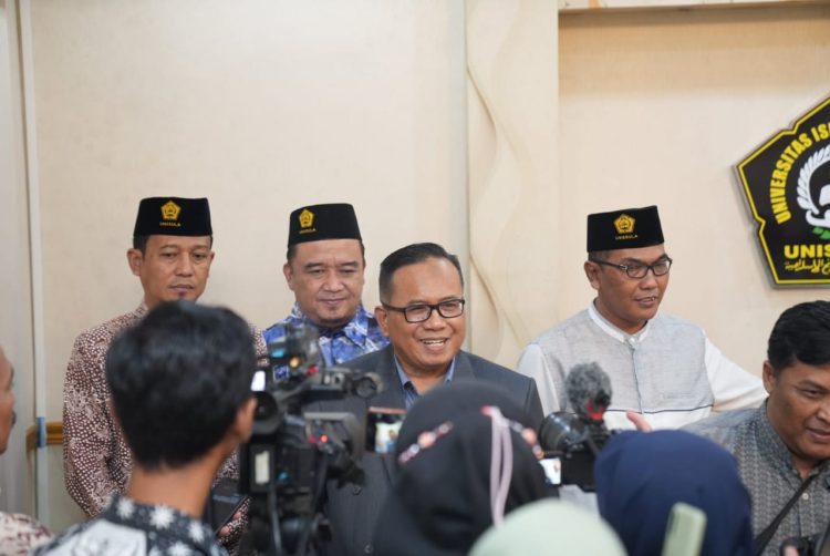 PERINGKAT WEBOMETRICS UNISSULA TEMBUS 10 BESAR NASIONAL