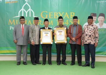 Kyai Darodji dan Prof Abdul Djamil Dianugerahi Budai Award Oleh Unissula