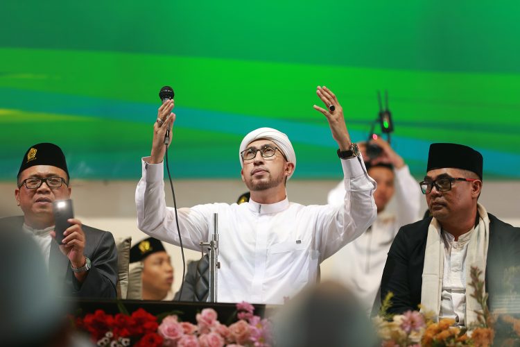 Habib Ali Zainal Abidin Pimpin Unissula Bersholawat
